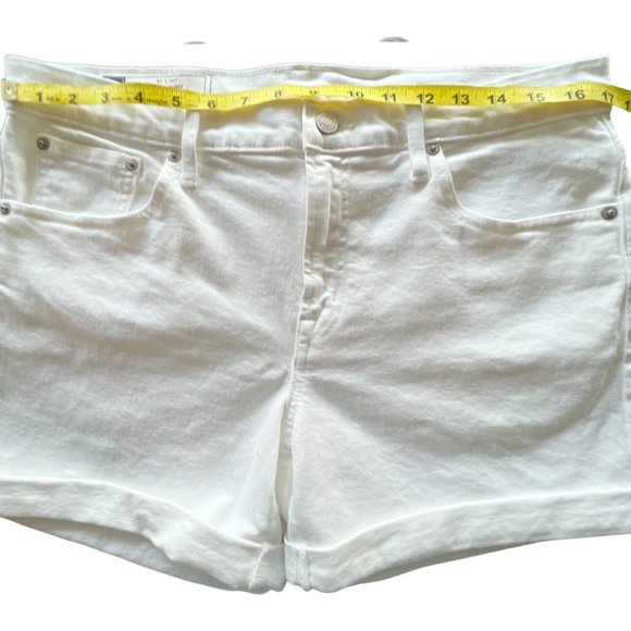 🌸4/$50🌸 NWOT Gap 5" Mid Rise Denim Shorts with Washwell - Picture 12 of 16